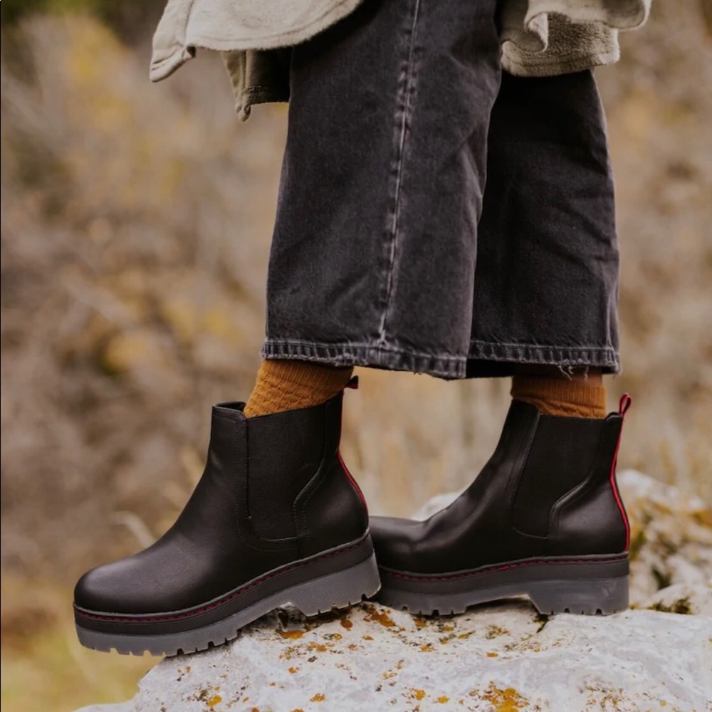 COPY - MIA Edgy Black Cayson Platform Chelsea Boots Size 10M